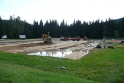 Neuer beleuchteter Fuballplatz - Wiederaufbau