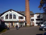 Harrachover Glaswerk  historisches Kleinod der Stadt, Bierbder Harrachov und Brauerei Harrachov.