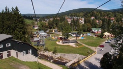 Seilbahnbetrieb Harrachov  ertova Hora (Teufelsberg) in der Sommersaison 2014