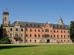 Schloss Sychrov ladet zum Besuch ein.