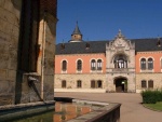 Schloss Sychrov ladet zum Besuch ein.