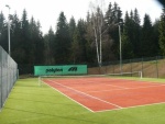 Tenisov hit s umlm povrchem Harrachov - Tennisplatz mit Beleuchtung Harrachov (foto 2)